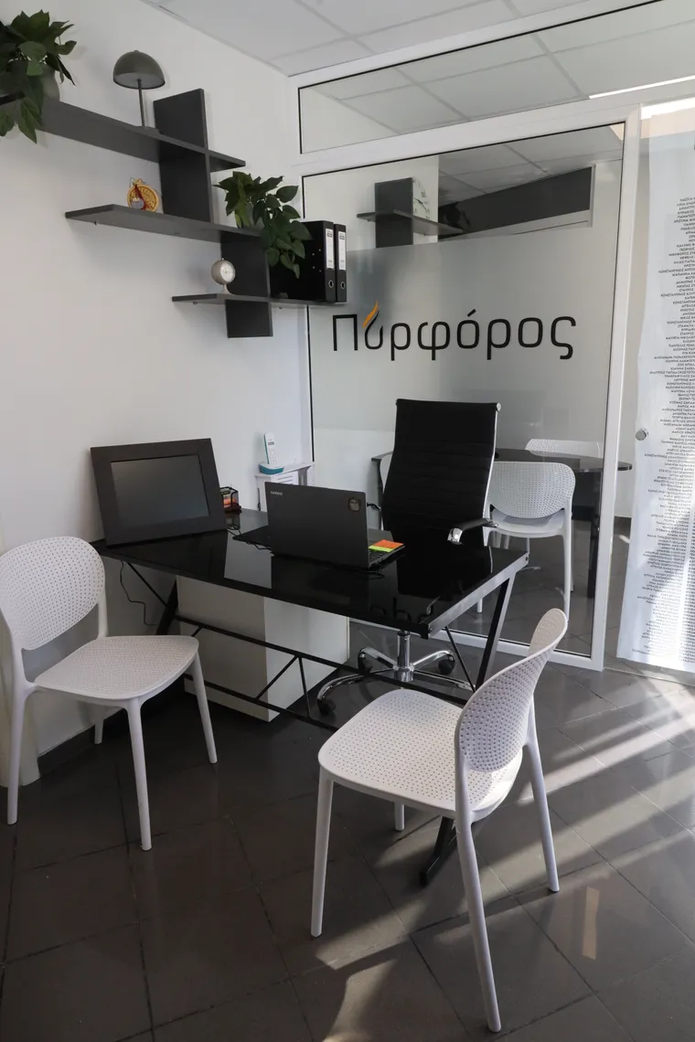 Γραμματεία φροντιστηρίου Πυρφόρος για ενημέρωση και υποστήριξη μαθητών